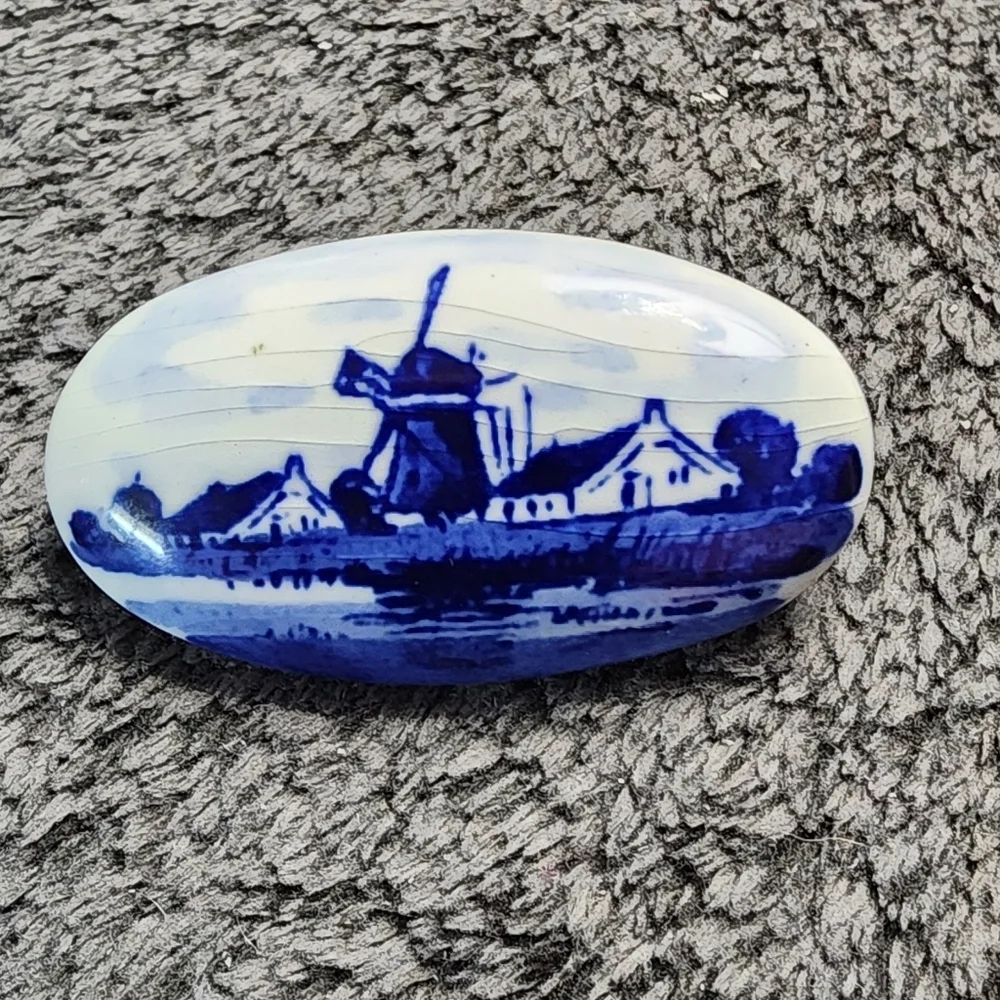 Vintage Blue Delft Holland Hand Painted White Porcelain Brooch - Picture 3 of 10